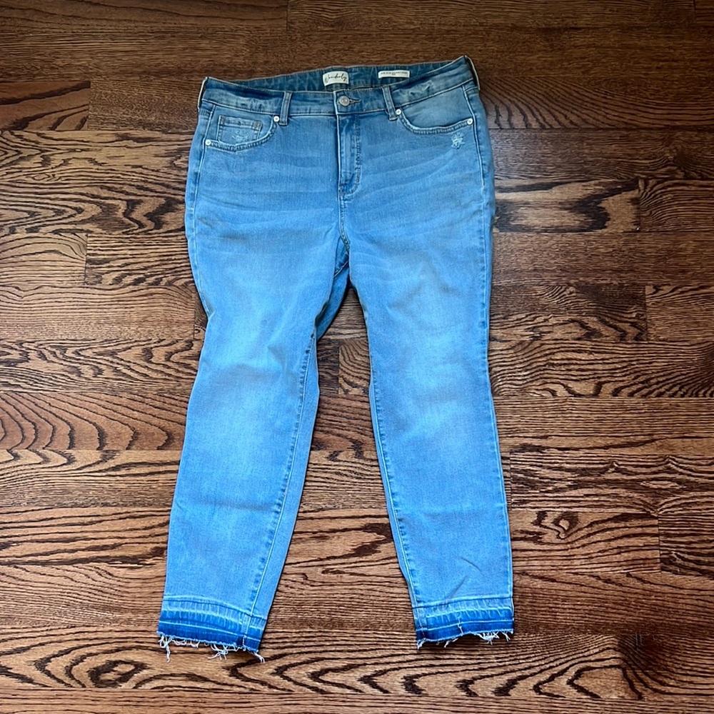 Wonderly Mid-rise Skinny Crop Jeans Light Wash Raw Hem